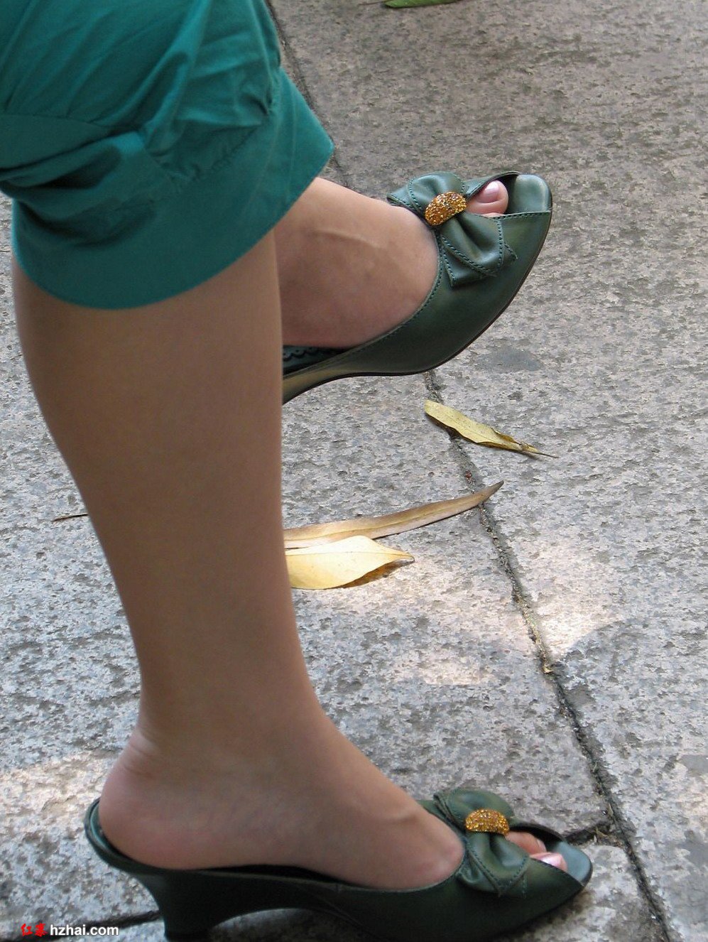 10_2_85305da1d0984bf.jpg