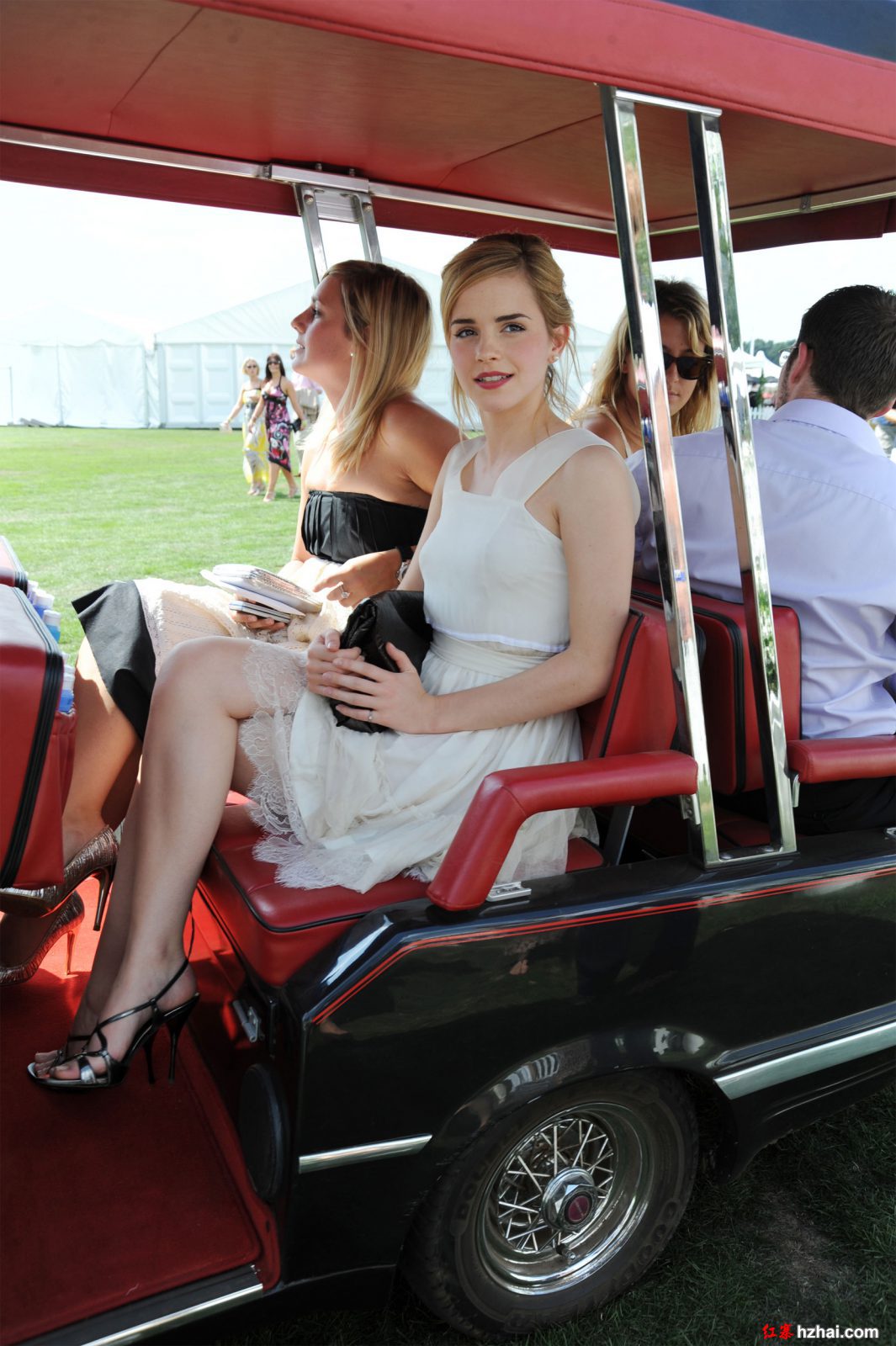 Emma-Watson-Feet-30231.jpg